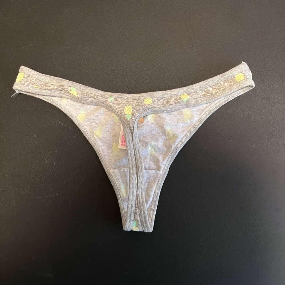 PINK Thong - Picture 2 of 3